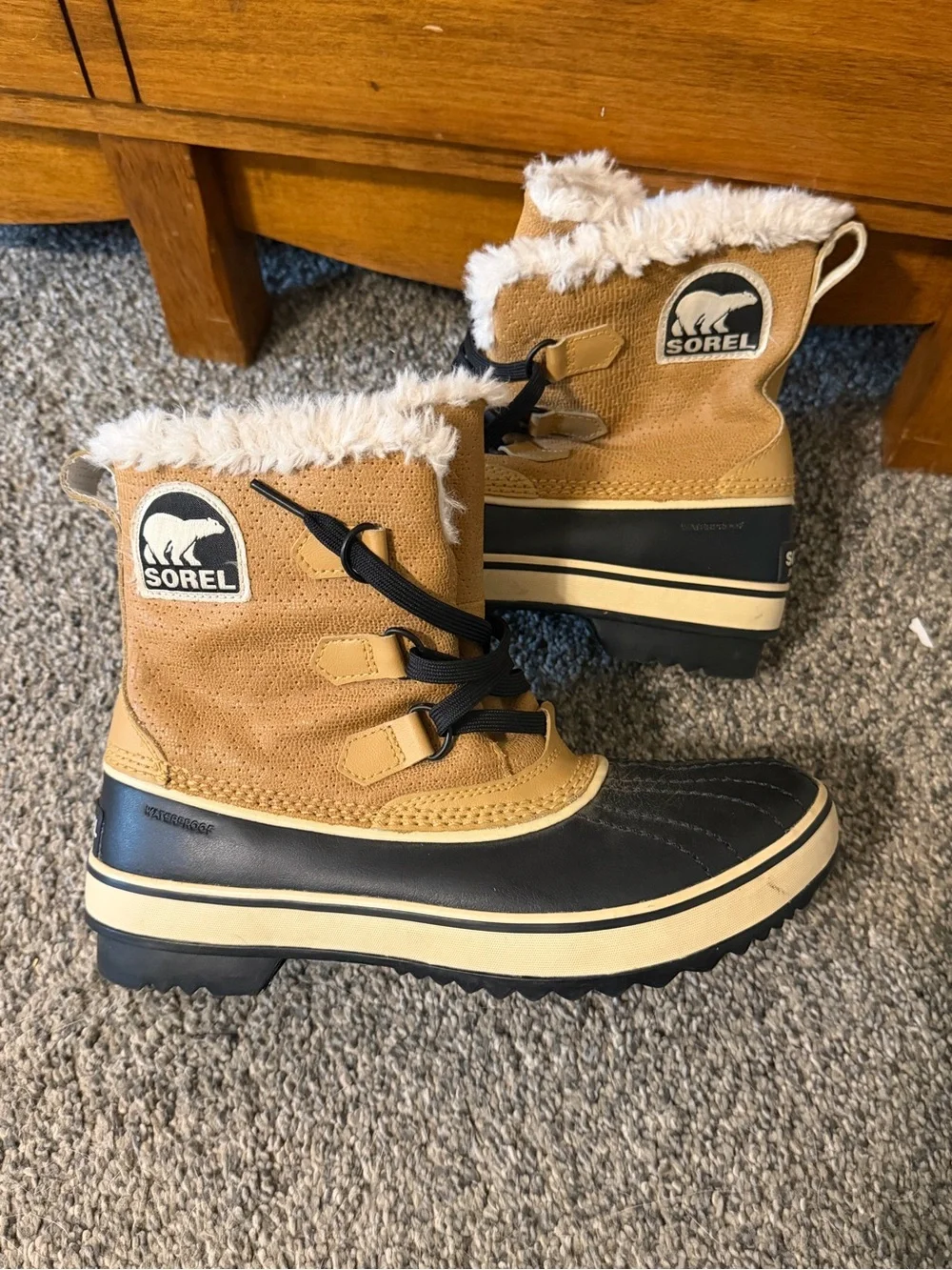 Sorel Tivoli Tan and Black Duck Boots
